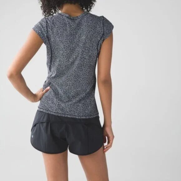 Lululemon Sunaway Runaway Freckle Flower Black White Short Sleeve Tee - Picture 2 of 6